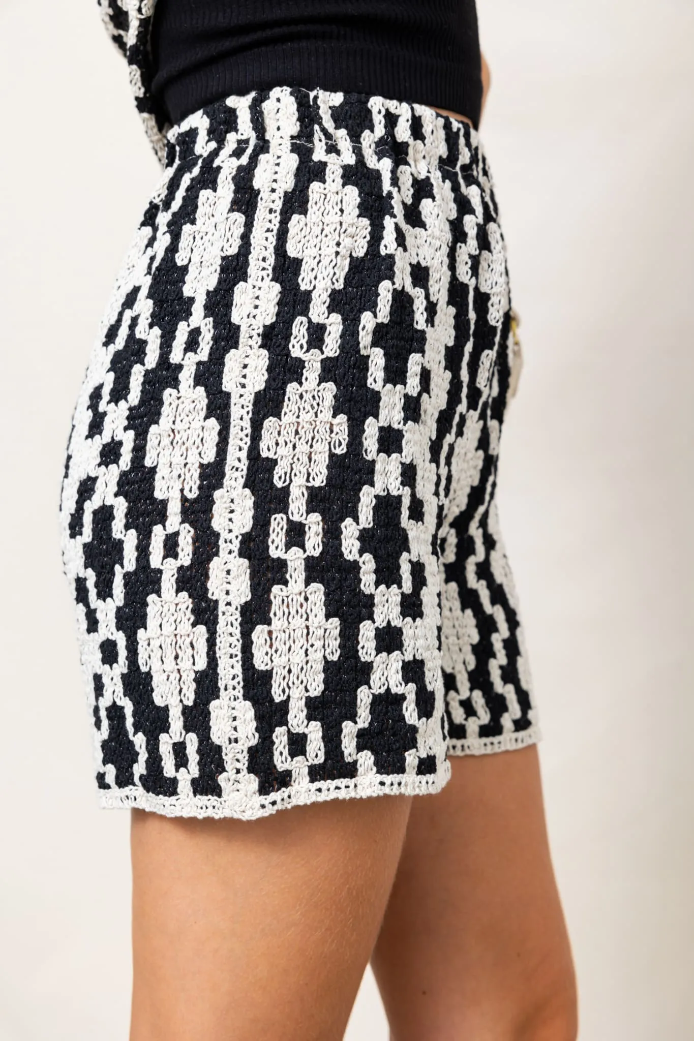 LUCYPARIS Huxon Crochet Short