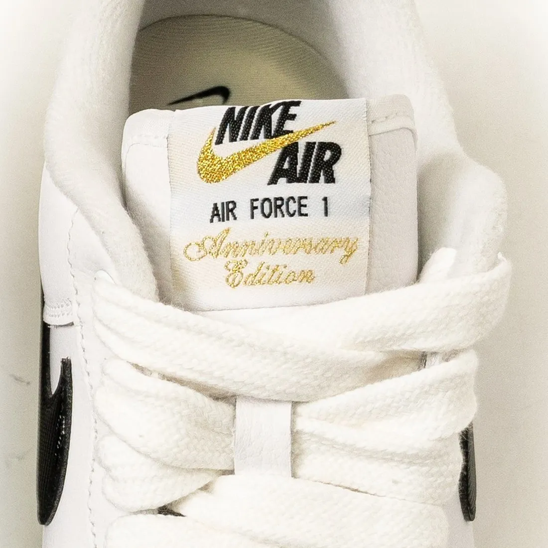 Nike Men Air Force 1 '07 Prm (white / black-metallic gold-coconut milk)