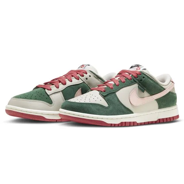 Nike Women's Dunk Low SE (All Petals United Fir Green/ L...