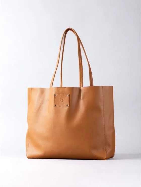 Tarn Leather Bucket Bag in Tan