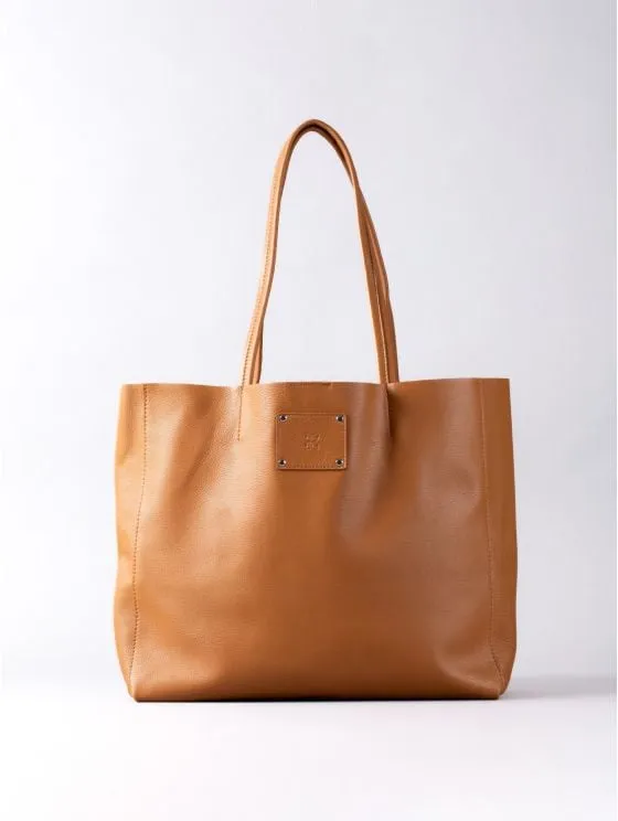 Tarn Leather Bucket Bag in Tan