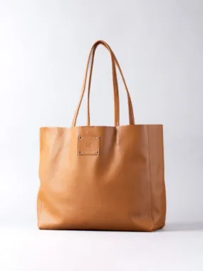 Tarn Leather Bucket Bag in Tan