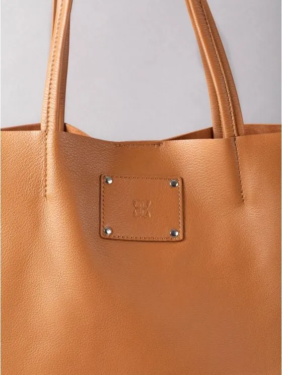 Tarn Leather Bucket Bag in Tan